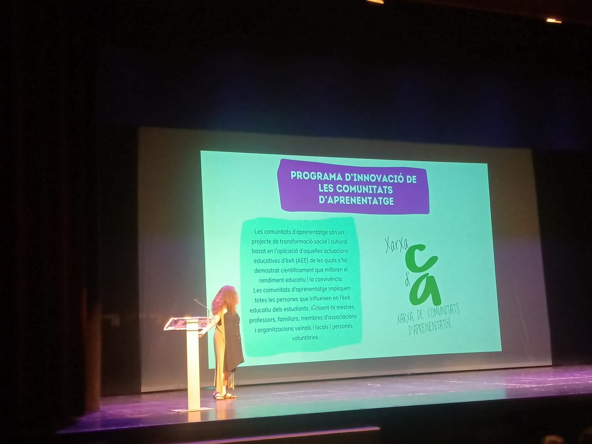 EscCasablanca's tweet photo. Avui un bon inici de curs. Des de l'administració expliquen els programes d'innovació. Les comunitats  estem presents com un projecte de transformació amb les evidències científiques d'impacte social per millorar el rendiment educatiu i la convivència. https://t.co/oqK0VRxPFE