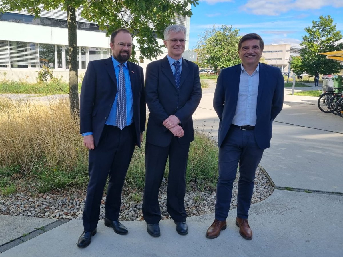 JamesWSquire's tweet photo. @EPFL @MartinVetterli @EPFL_en @UKEmbassyBerne @EPFL’s Innovation Park houses some of the most vibrant deep tech companies globally, several with strong links to 🇬🇧.

Great to tour @EPFL_Park and speak with @attolight, @IprovaInvents, @Privately_app, @FrontiersIn and @liftango about bilateral opportunities in tech and R&amp;D. https://t.co/0mw8dqQP9u