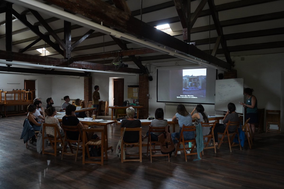 19ª edició #cinemaencurs!  Dues jornades compartint reflexió, experimentació, aprenentatges, descobertes, il·lusions amb un equip extraordinari de cineastes i docents. Ser comunitat per créixer en l'estima i el compromís amb l'educació i el cinema. Creure en fer un món millor.