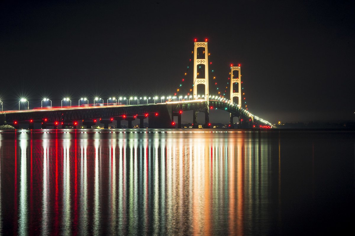 MichiganDOT's tweet image. Reminder: @MackinacBridge to discontinue acceptance of Canadian cash for tolls Oct. 1 michigan.gov/mdot/news-outr…