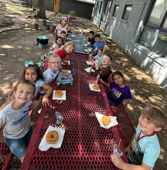Mrs. Moreno's (<a href="/AdrianaCMoreno2/">Adriana C Moreno</a>) hard-working class enjoyed their prize of donuts &amp; juice for finishing our LIBRARY challenge! Awesome job, kinder! 🎉🤗📚 <a href="/MatsRead/">Matador Libraries</a> <a href="/SeguinISD/">Seguin ISD</a> <a href="/McQueeneyESISD/">McQueeney Elementary</a> #SeguinReads #1Heart1Seguin #WeAreSeguin