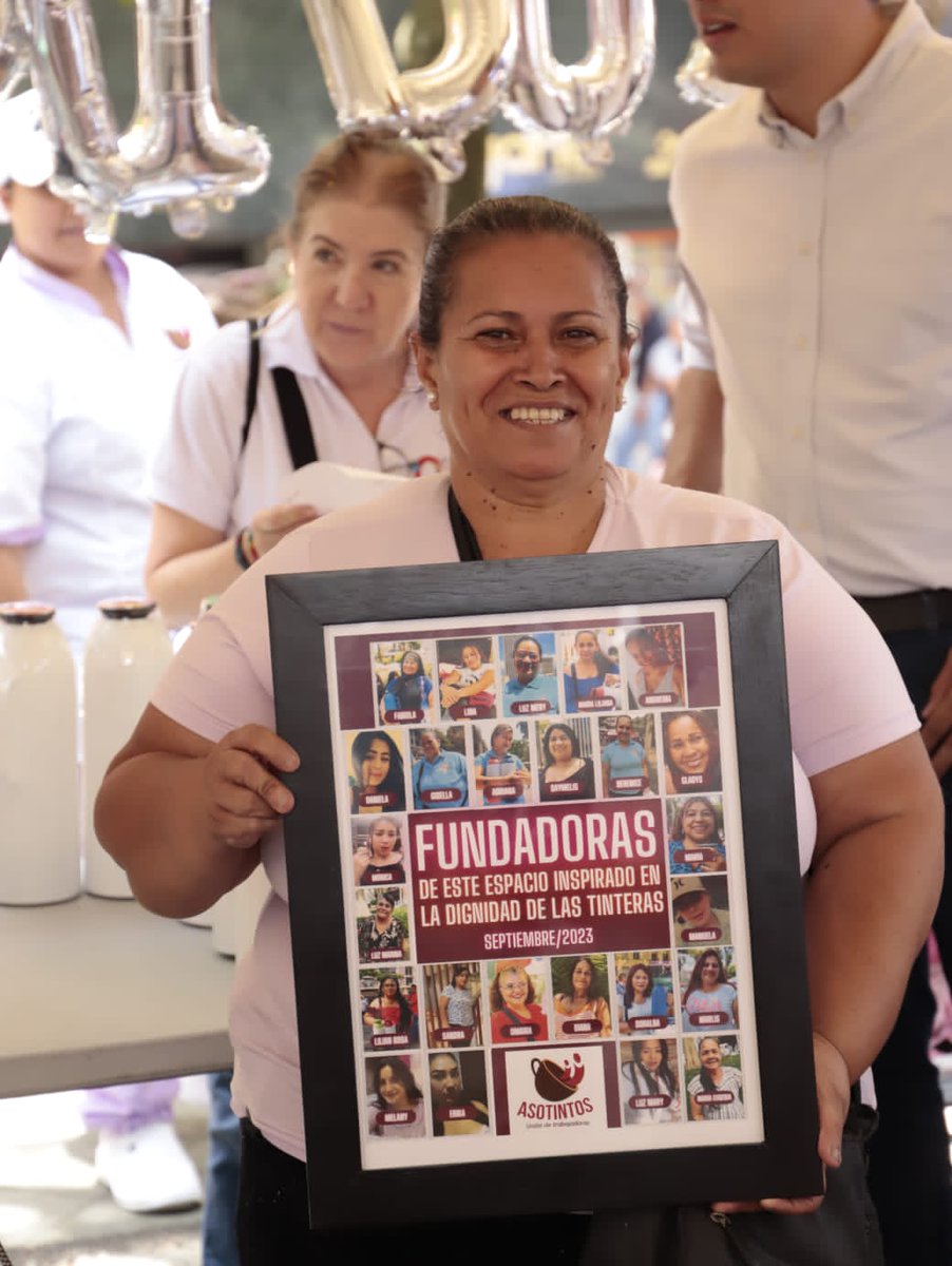 La_Tintera's tweet photo. Así se ve un sueño hecho realidad. Un día despertamos y lo hicimos posible: las tinteras del Parque Berrío tenemos acopio.

 Es tiempo de dignidad para las mujeres y nuestras familias. Gracias a todas aquellas personas y organizaciones que lo hicieron real. https://t.co/kJn27pppUD