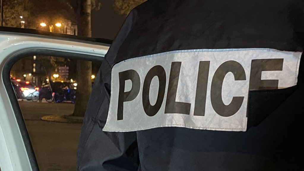 info_Paris_IDF's tweet photo. 🔴 FLASH - #Paris : Un sans domicile fixe a été grièvement #brûlé dans le 20e arrondissement de la capitale la nuit dernière, en pleine rue. 

👉 Un homme l'a aspergé de produit #inflammable avant de mettre le feu. Le suspect a été placé en garde à vue. (Actu17) #Paris20 https://t.co/7di6nUuUXh