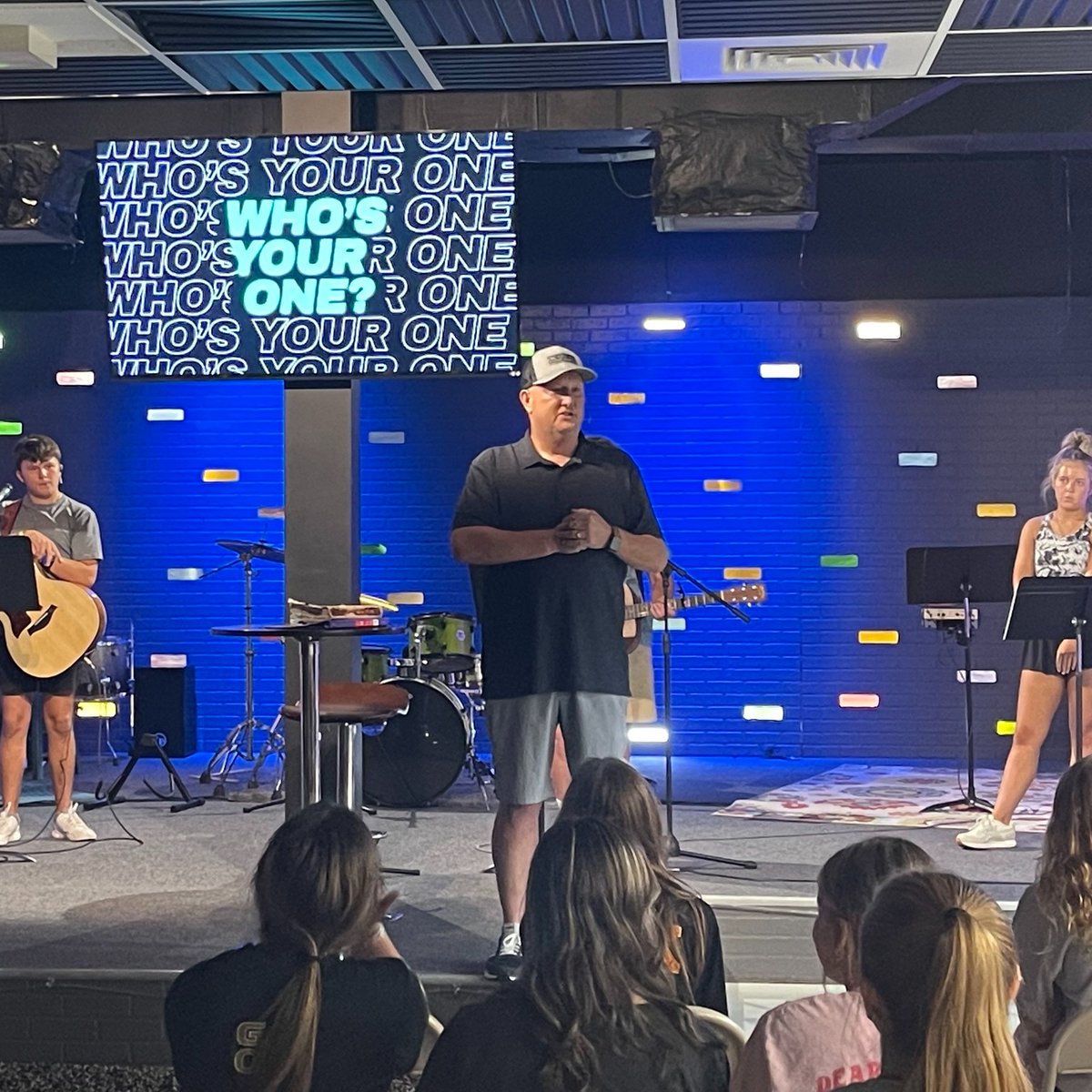 NAMB_SBC's tweet photo. Students at FBC Oxford, AL started their school year on mission! 👏

At one of their first meetings of the semester, they launched the #WhosYour1 challenge &amp; identified friends they're committed to praying for and sharing the gospel with this year. https://t.co/aJu1W6cZda