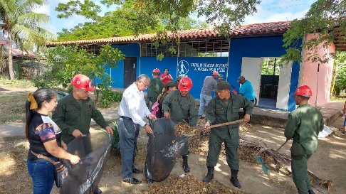 Sepremil's tweet photo. #Entérate⏩📢🇻🇪 #bricomiles #enapure
Según planificación semanal se realizó visita Por parte de las Bricomiles Educación a los Liceos Teresa Heredia, Alirio Goitia Araujo y el Clarisa Estella de Trejo de la ciudad de San Fernando https://t.co/nIlVIcCF1D