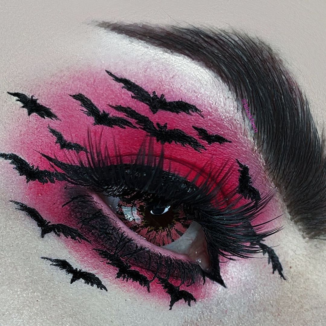 SpiralDirect's tweet image. Makeup goals 🦇🥀
📷blvckfawn

#goth #gothgirl #nugoth #gothic #gothicmakeup