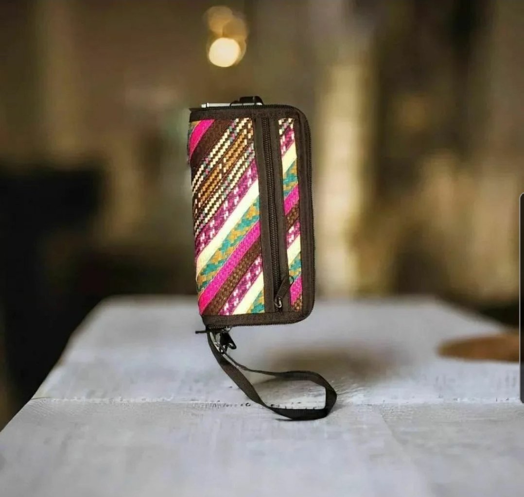 globalpageoline's tweet photo. Reposted from @amanolimpia_co Excelente opción para aquellos que buscan un producto único y de alta calidad.
📞317 432 4900
#art #arte #artist #artsofinstagram #sombrerosdeplaya #artcollective #morral #artlover #bolso #colombiana #regalos #handmade #monedero https://t.co/BUXKqmDFtN