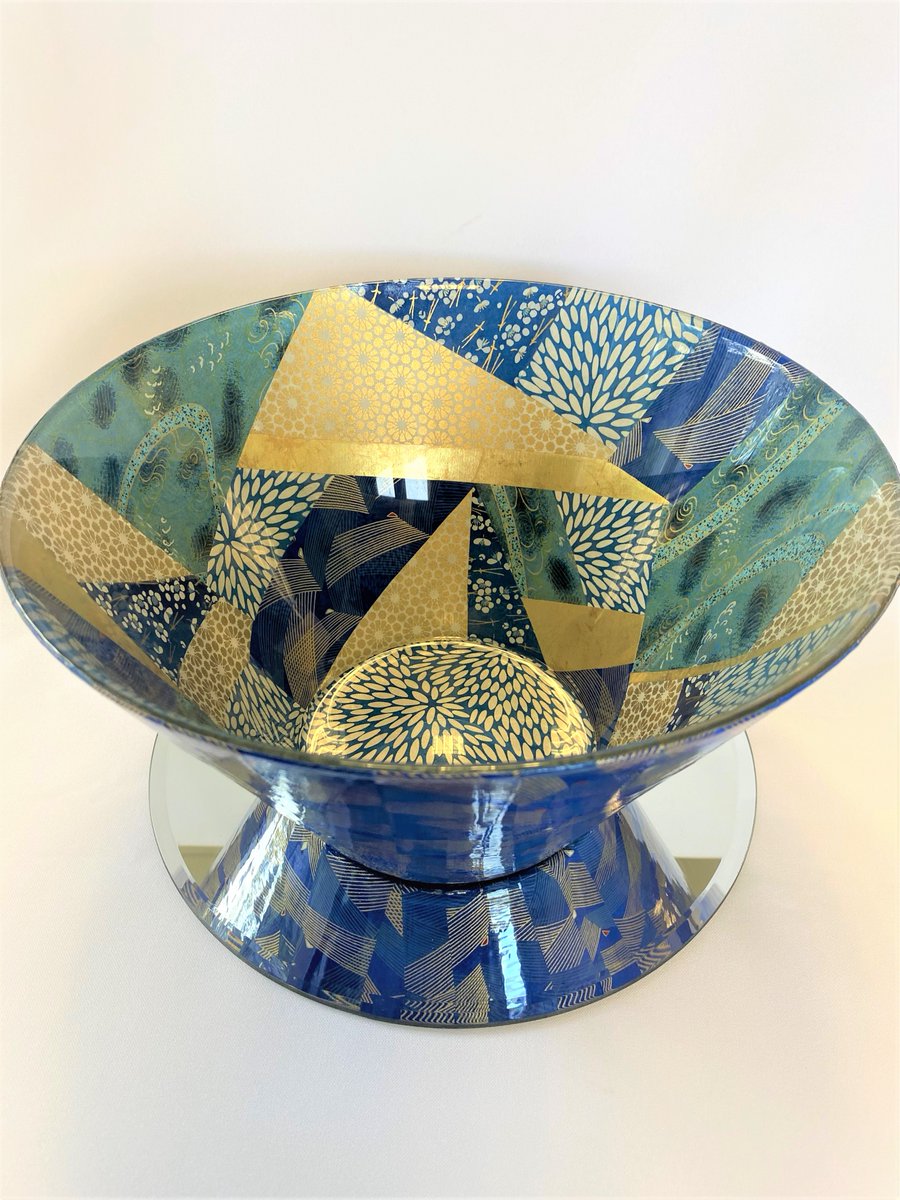 vgemmelldesign's tweet photo. My lastest collage on glass designs......'Pink Jazz Medley' and 'Blue Jazz Medley' bowls.  DM for further information. https://t.co/5ndmnYd1rF