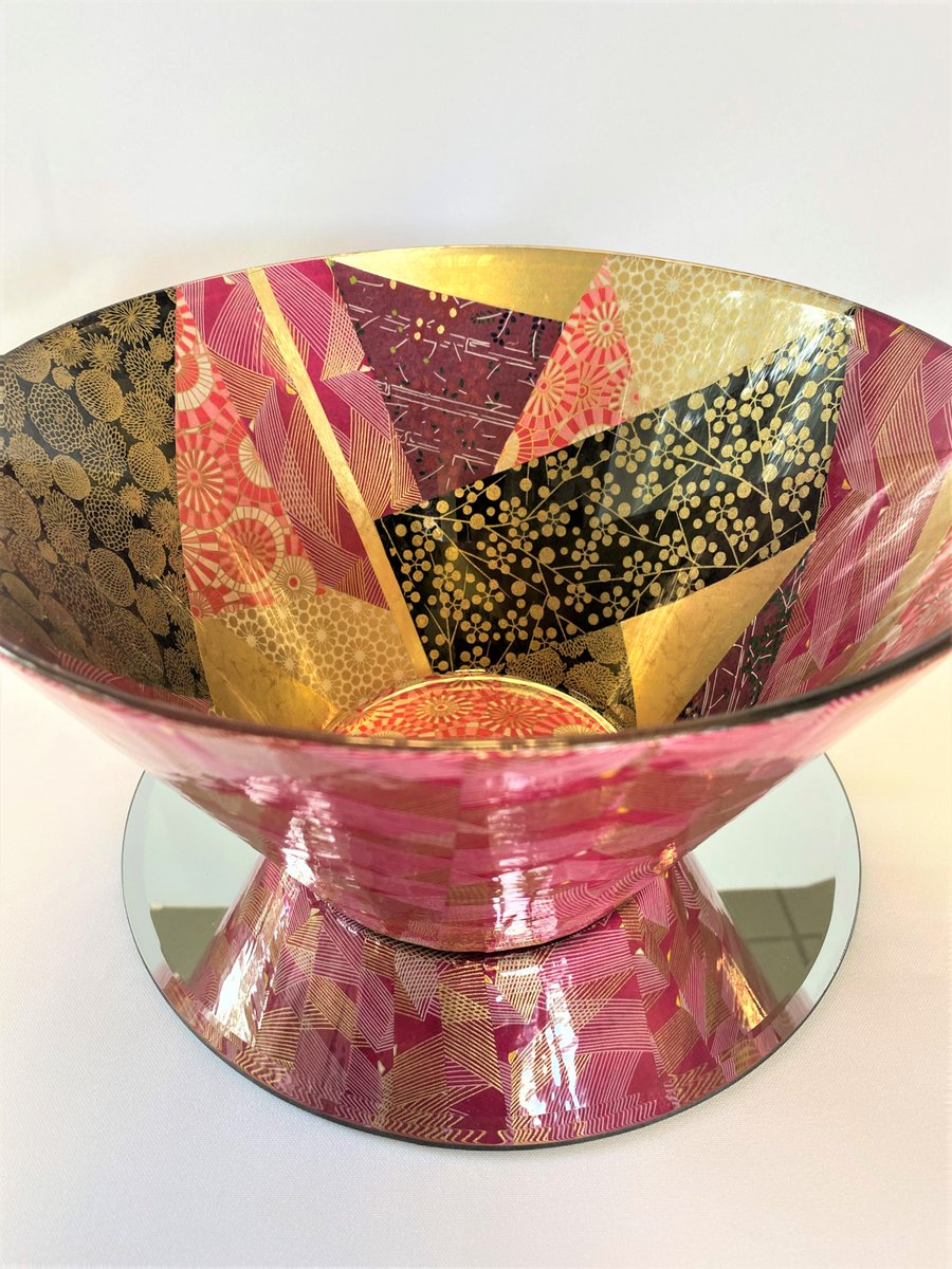 vgemmelldesign's tweet photo. My lastest collage on glass designs......'Pink Jazz Medley' and 'Blue Jazz Medley' bowls.  DM for further information. https://t.co/5ndmnYd1rF