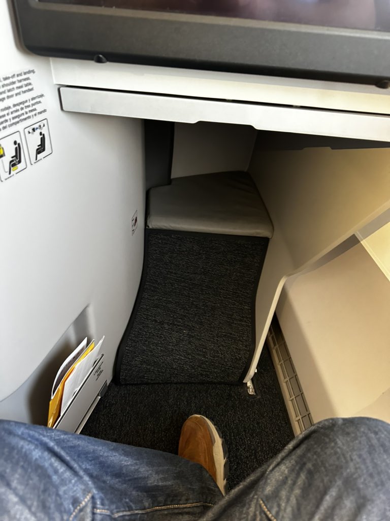 BTCC_Mark's tweet photo. Long haul  on a short haul @iberia #A350 https://t.co/6HyiQLjBHT