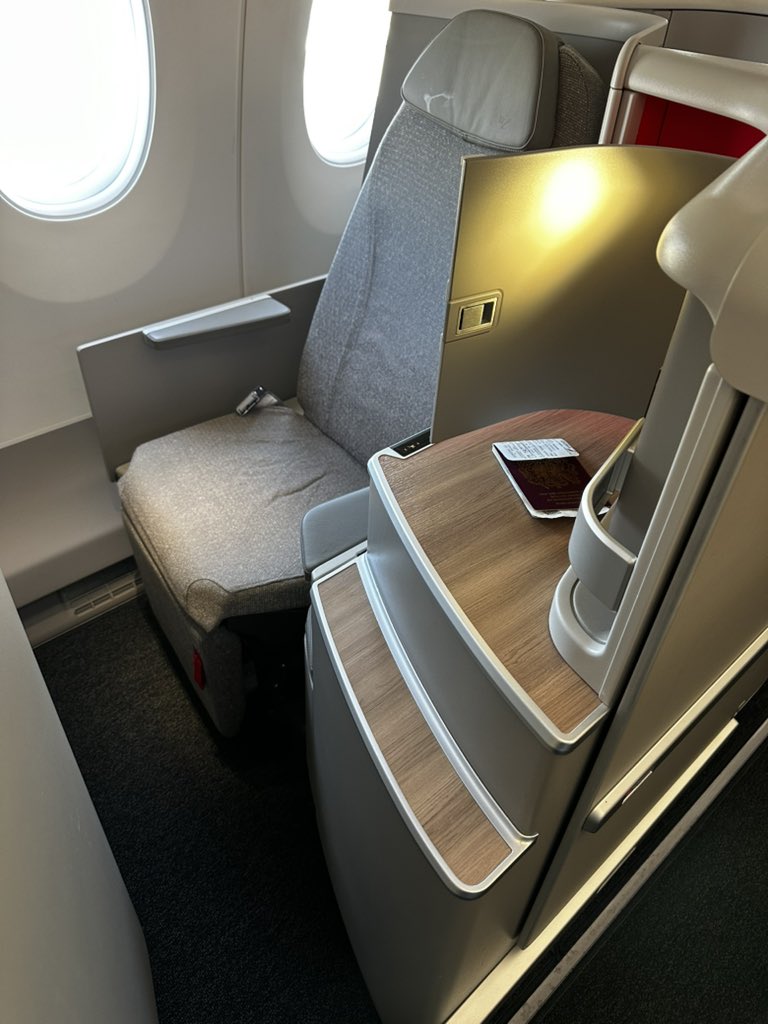 BTCC_Mark's tweet photo. Long haul  on a short haul @iberia #A350 https://t.co/6HyiQLjBHT