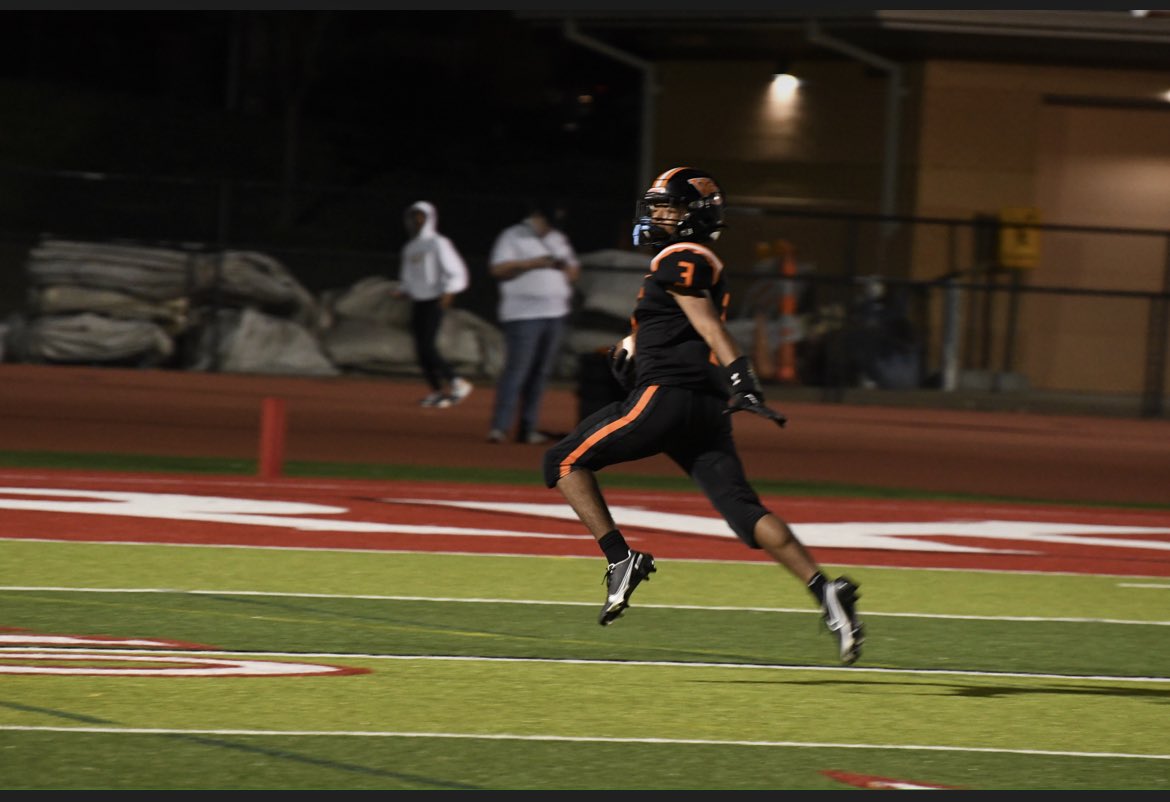 hudl.com/v/2Ln53B

Check out my mid-season highlights!!