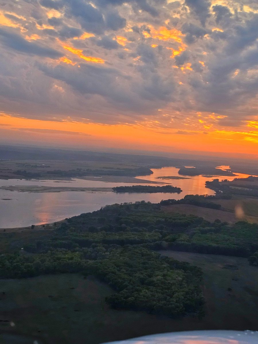 ricklarson3801's tweet image. Great scenes from night flying yesterday. #idratherbeflying #generalaviation
#flying