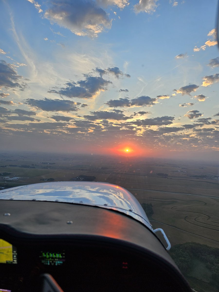 ricklarson3801's tweet image. Great scenes from night flying yesterday. #idratherbeflying #generalaviation
#flying