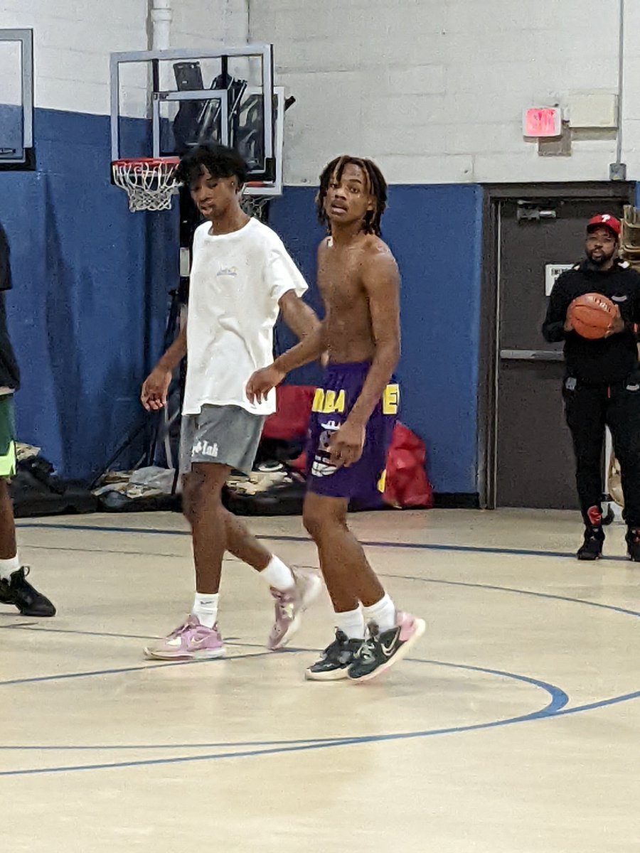 chickg3's tweet photo. Two Juniors that could definitely be contributors this coming year are 6'1" Alantay Dawson (p-r) and 5'10* Jahmeer Stewart who played JV last season and Sophs 6'5" Milak Myatt and 6'0" transfer Zion Robinson (p-no shirt) both are primed for big seasons. https://t.co/8jhgH26sCN