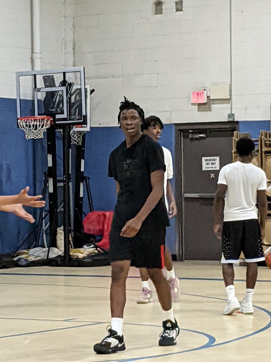 chickg3's tweet photo. Two Juniors that could definitely be contributors this coming year are 6'1" Alantay Dawson (p-r) and 5'10* Jahmeer Stewart who played JV last season and Sophs 6'5" Milak Myatt and 6'0" transfer Zion Robinson (p-no shirt) both are primed for big seasons. https://t.co/8jhgH26sCN
