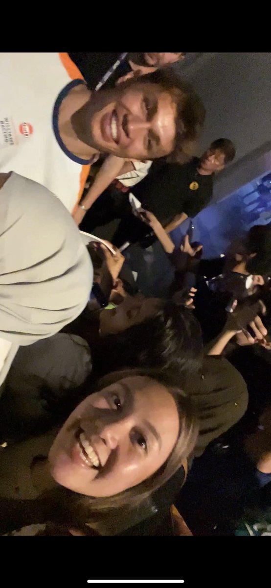 myvlyng's tweet photo. Selfie with @alex_albon and saw Lily #SingaporeGP https://t.co/uX5zJT8bAz