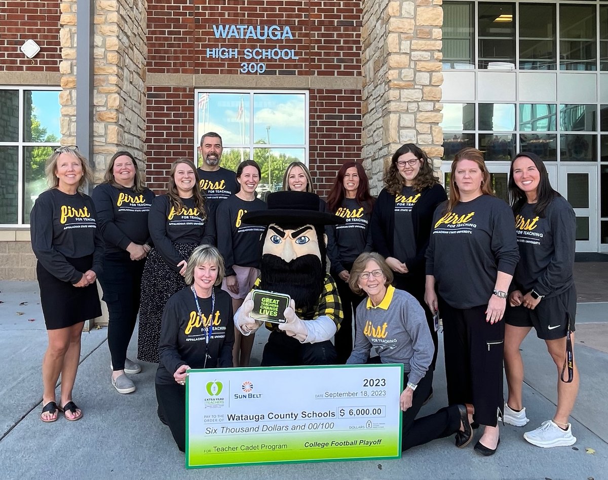 AppstateRCOE's tweet photo. The @CFPExtraYard week celebration continues! Through a grant from @CollegeFootballPlayoff, @appstate and @WataugaSchools are partnering together to support a collaborative project. #EYFTWeek #FIRSTTeach
@appstatesports https://t.co/fo4sEqIekd