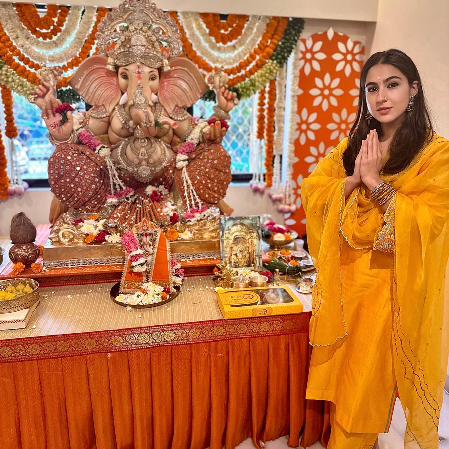 Happy Ganesh Chaturthi to all 🙏🏻🥰 #SaraAliKhan