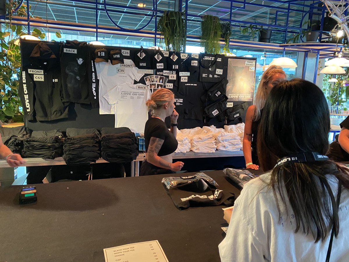 jemaya_t's tweet photo. The prices of the merch and the merch up close!! 

#BI_EuropeTour2023
#LoveOrDieWithBI_Utrecht
#HANBIN #BI #비아이 @shxx131bi131 https://t.co/U7zcFyHzYc