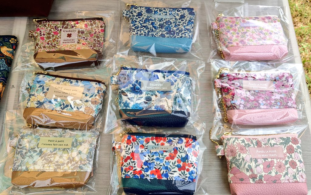 CHAKORON22's tweet photo. 泉マルシェで、布作家のBombe-glaceeさんは、ポー��やバッグなどが並びます。ミニポーチは、誰かにプレゼントしたくなっちゃう、可愛いさです。
#泉マルシェ https://t.co/8AgHx9x0Yo