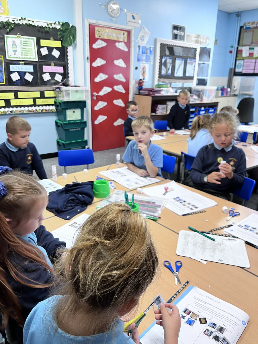 MrsamThatto's tweet photo. We found out about different monarchs today and sorted objects from the past as well as sone more familiar ones from the present. Well done 2SW. @mrssw_thatto
#ThattoPrim_2SW #ThattoPrim_history #ThattoPrim_enthusiastic https://t.co/oNyjUYIPIx