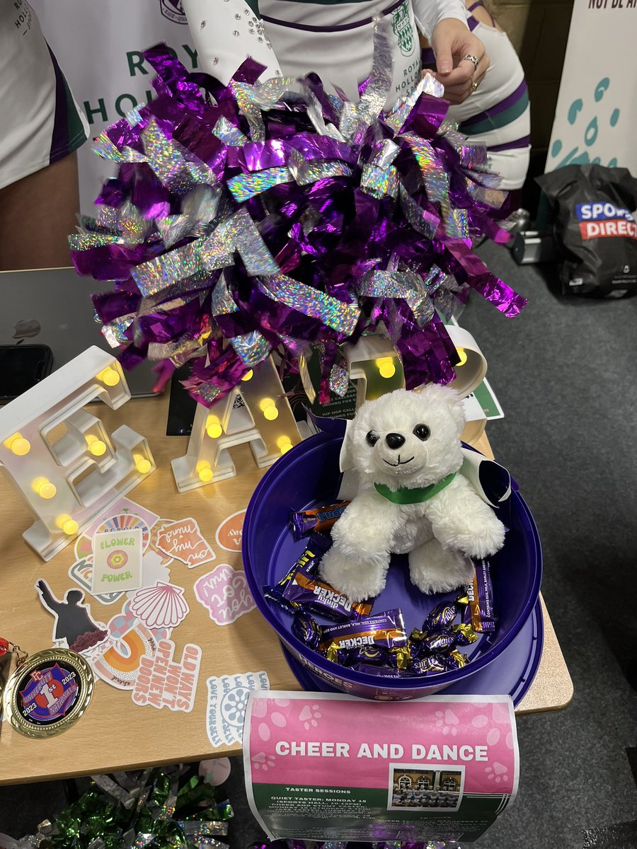 Freshers’ Fair✨

Baby Colossus and my badge collection so far🐻‍❄️💚💜