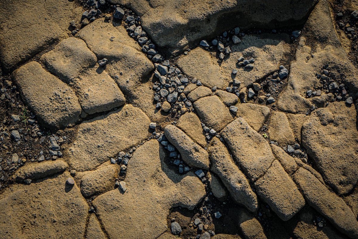 LeeVaris's tweet photo. #bobbiandleesphotoadventures with #texturetuesday and some Icelandic rock.
#fujixt5
#fujifilm
#fujifilmus
#fujifilmx_us
#myfujifilmlegacy
#10YearsOfXMount
#minimalist
#minimalism
#ihavethisthingwithshadows
#acolorstory
#welltravelled
#passionpassport
#bestplacestogo https://t.co/kdlU6j4KXA