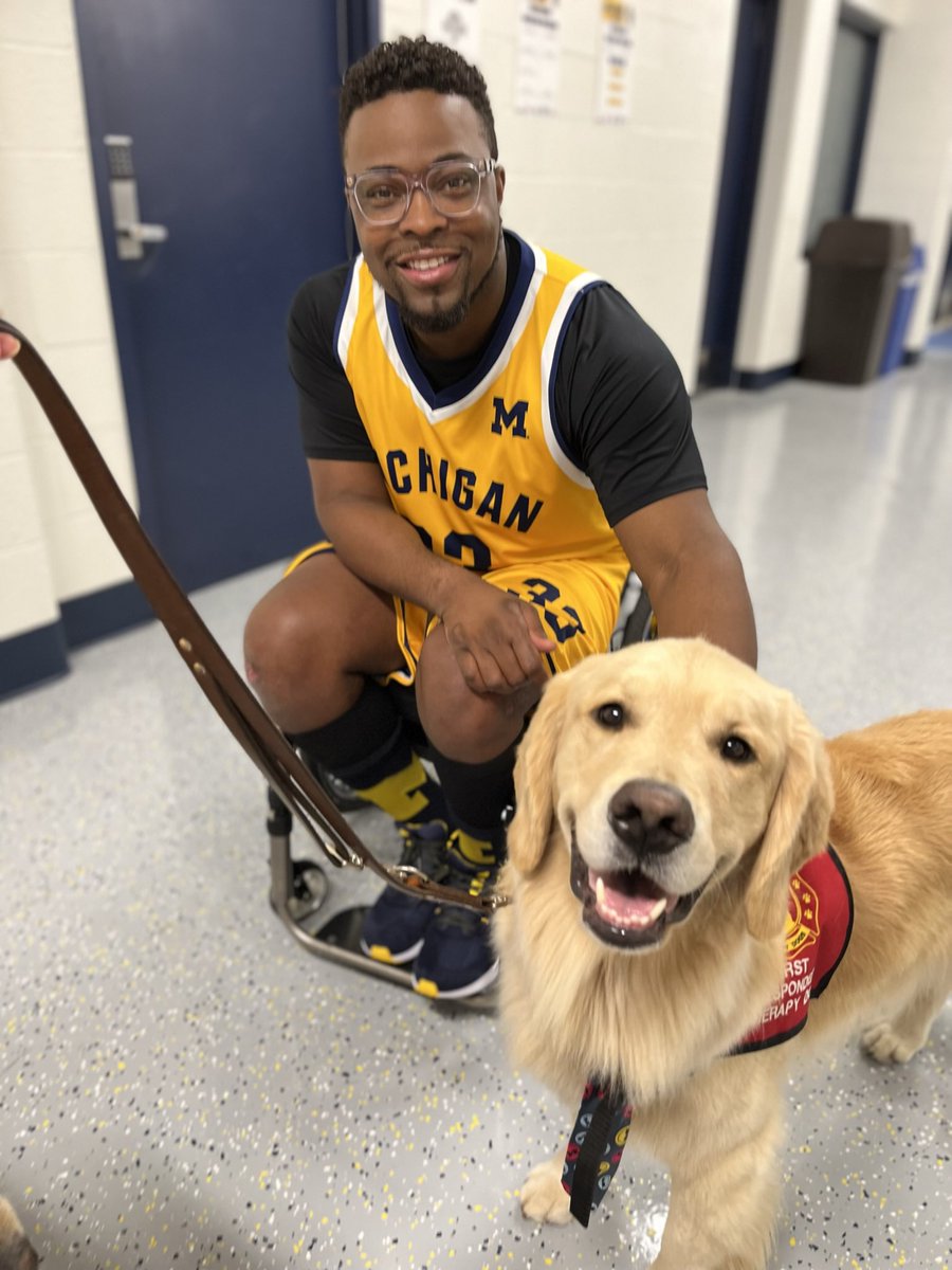 Okanlami's tweet image. Welcome to the @NeilsenFndn Visionary Award Family Vince Pierce, Carmen Daniels Jones and Victor Calise! 

Thanks to @michaelstrahan and @GMA for the coverage, and of course to @NeilsenFndn for the tremendous support of individuals living with #SCI.

#DisabusingDisability