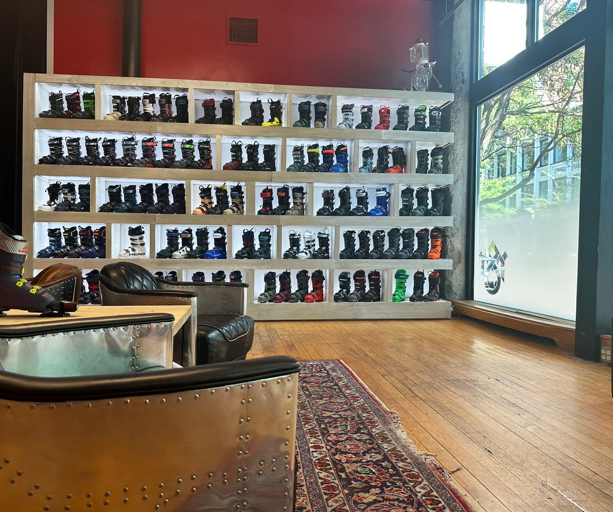 It’s ski boot season.

theskimonster.com/products/ski-b…