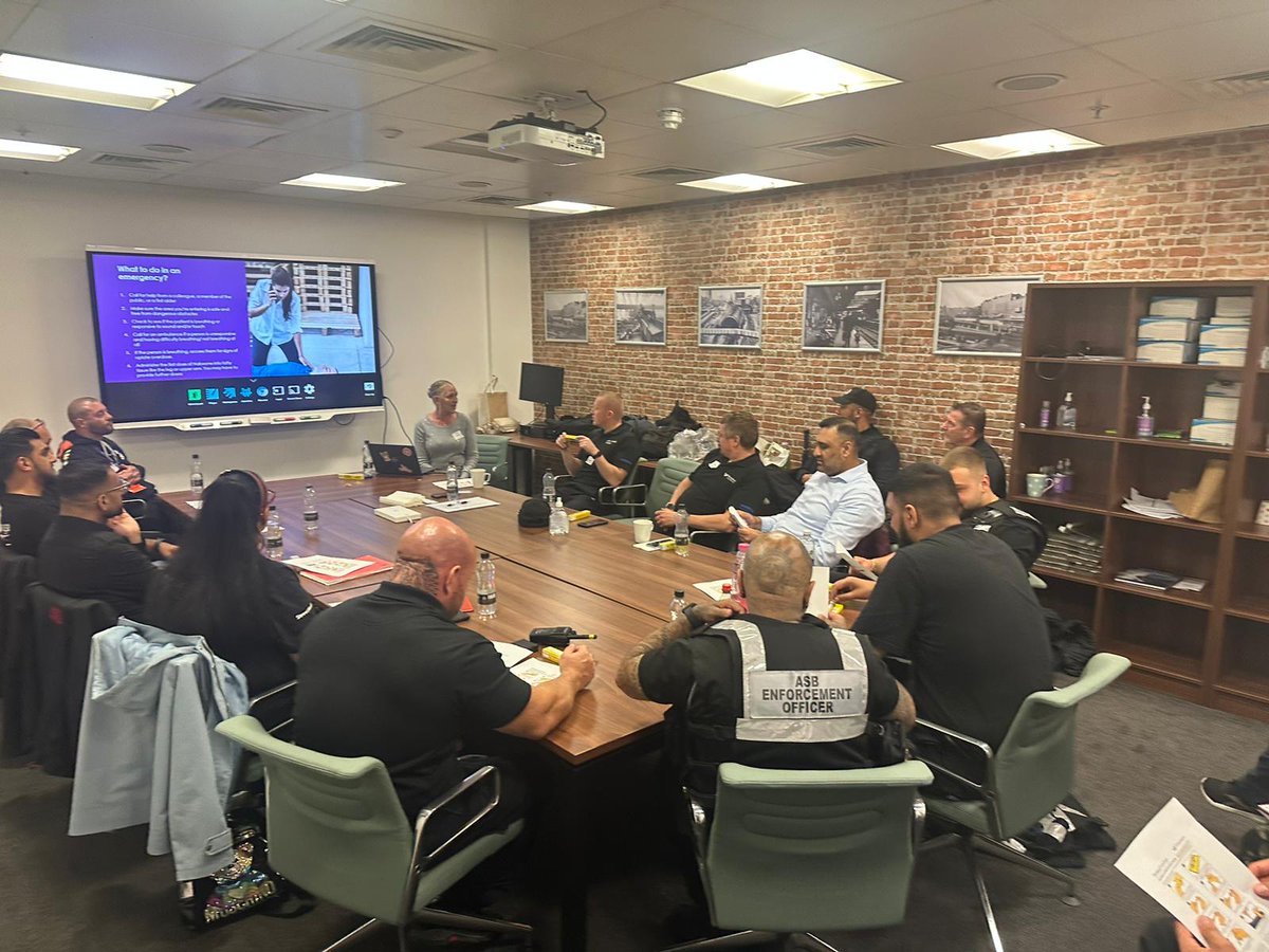 bhamcomsafety's tweet photo. Yesterday we had the pleasure of hosting @CGLBirmingham at @NetworkRailBHM to deliver an all important #Naloxone training for our partners

Carrying Naloxone can help save a life &amp; reverse the effects of #Opoids in overdoses💉

If you are interested in this training drop us a 📩 https://t.co/EvRR9U3Cdy