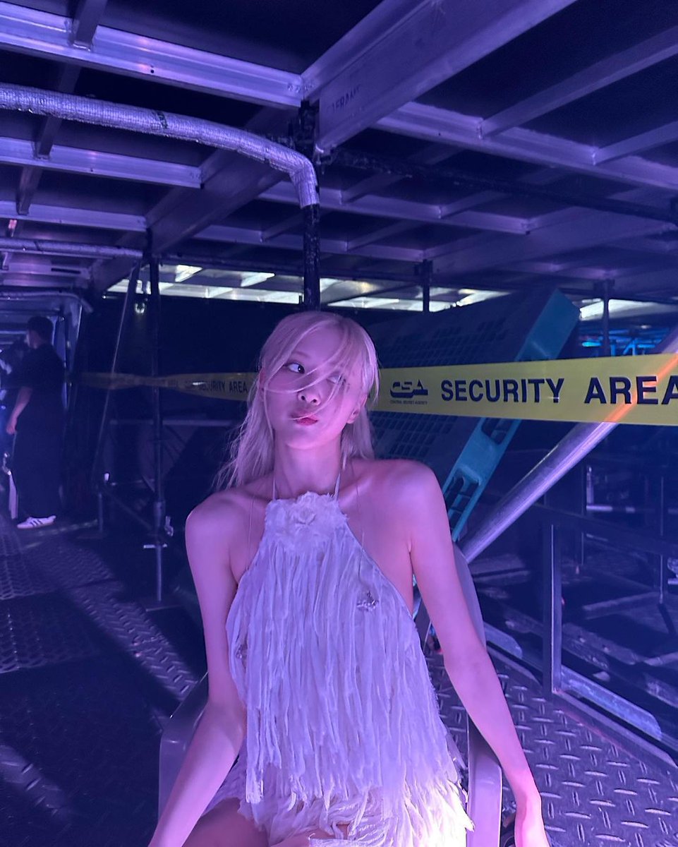 rvosed's tweet photo. ✨ Revisiting Seoul after a year to complete our Bonpink tour feels surreal! The energy in the crowd, the love, it's overwhelming. I didn't expect tears, but they flowed. Saying 'I had a good trip' sums it up perfectly! 💖 https://t.co/iKhaRMA30E