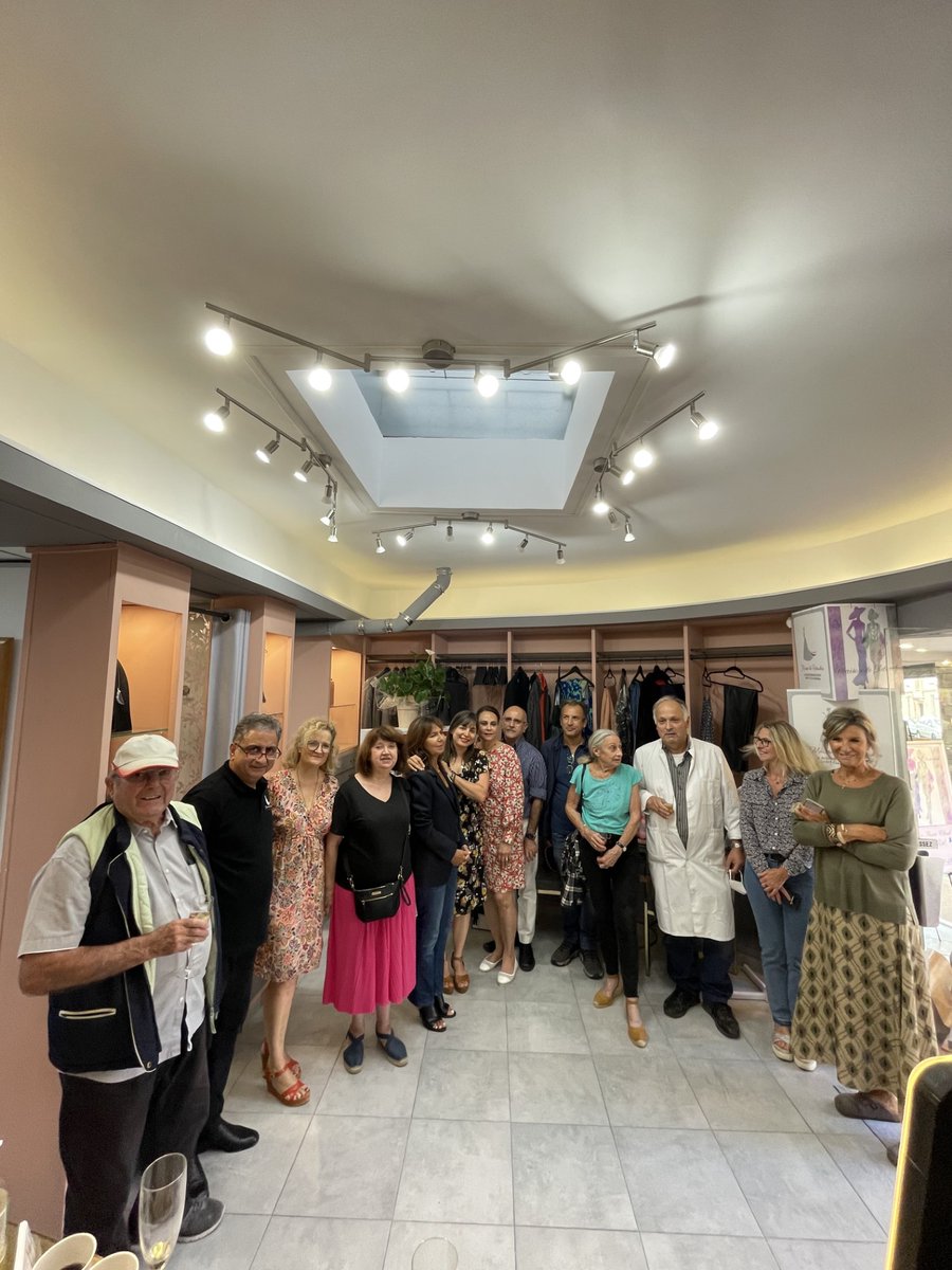 VilleSaintCloud's tweet photo. [ INSTANT COMMERCE ] 🪡✨
Retour en images sur l'inauguration qui s'est déroulée hier de La Maison de Retouches située au 9, avenue Bernard-Palissy.
Vous y trouverez également de nombreux articles de mercerie ! 

#instantcommerce #commercesaintcloud #saintcloud https://t.co/G1AzNqDKdG