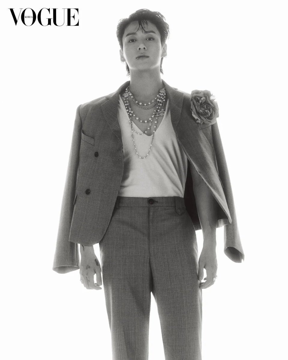 jeongoldenlight's tweet photo. The power those Jungkook photos hold.. my mind is still processing the whole creative director JK for Vogue Korea❤️‍🔥 https://t.co/F8KpjBldaZ