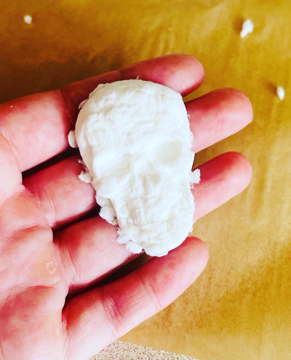 RasHolley's tweet photo. @shacee taught me how to make paper, and make decorative impressions in them… now I’m taking the impressions to a whole level! Make sure you scroll to the end!!! This casting in preparation for Halloween! #artistsoninstagram #paper #papercrafting #papersculpture #papermaking https://t.co/hXJMKBUcYm