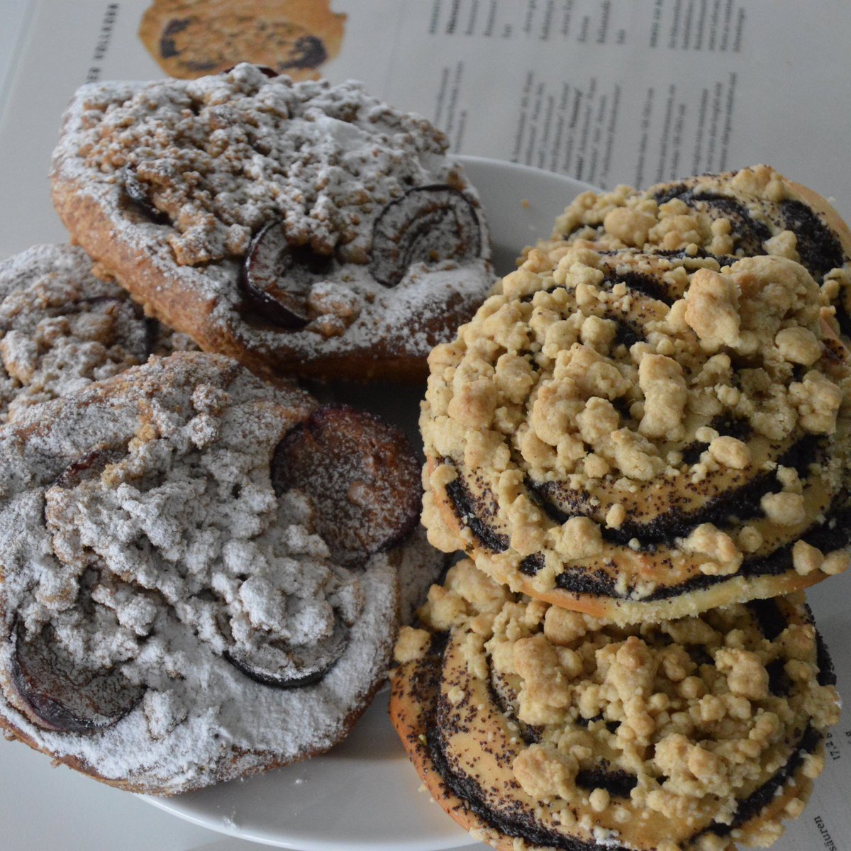 MiKellner's tweet image. War mir eine Freude @Angela_Dorn  @MathiasWagner und @lnklaes im hessischen Wahlkampf zu unterstützen - Politik darf auch mal schmecken, wie z.B. auf unserem Besuch beim Handwerksbäcker Kaiser.
#HessenLiebenZukunftLeben #ltwhe23