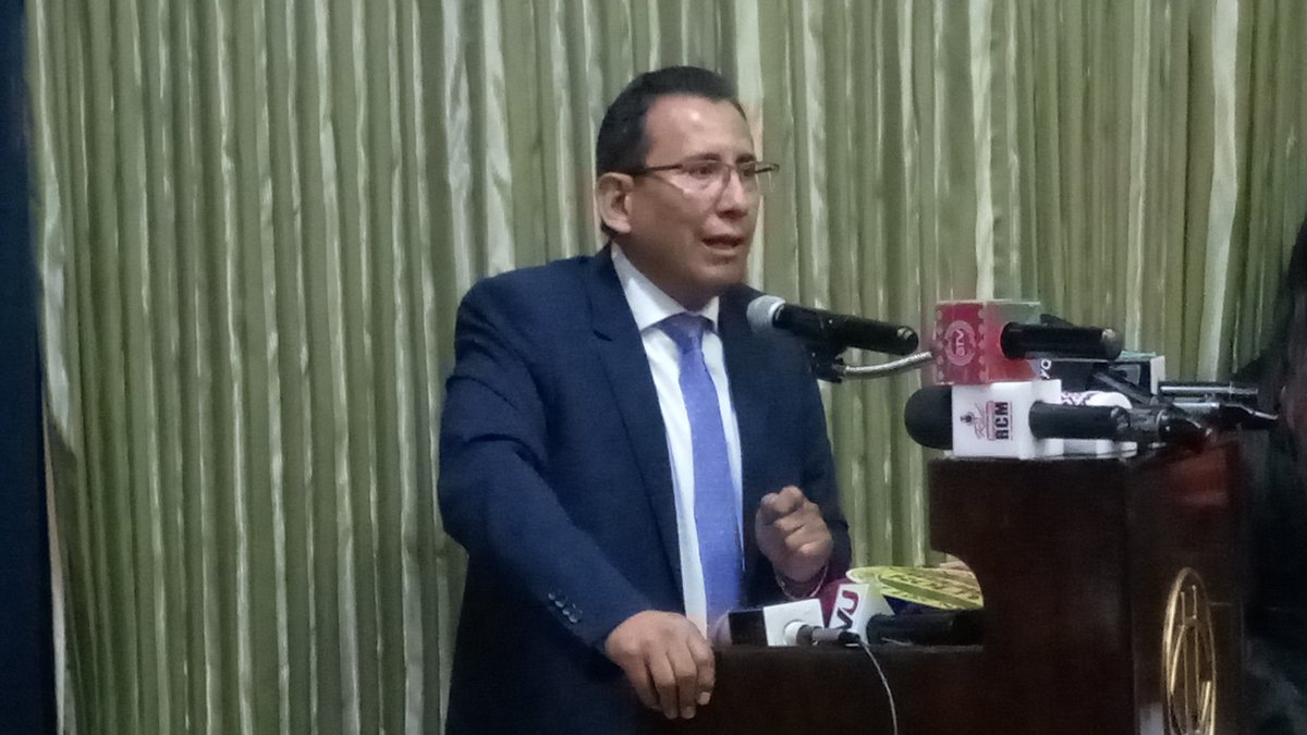 EverVargasL's tweet photo. #deÚltimo
El presidente de la @CNIBolivia, #PabloCamacho informa que el bloqueo en #BuenaVista provoca una pérdida económica de $us 10 millones por día. Expresa su preocupación por la afectación en el comercio interno y externo. https://t.co/KCY0b0jCpu