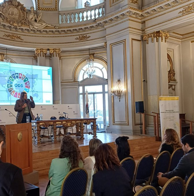 #BuenMartes 

Nuestra Coordinadora de Desarrollo Inclusivo <a href="/PaolaBohor/">Paola Bohorquez</a> participó del "IX Seminario de Problemáticas Ambientales" que se realizó en 
<a href="/LegisCABA/">Legislatura CABA</a>

Expuso sobre la relación que existe entre la urbanización y cambio climático.

#PorLaNaturaleza

📷 <a href="/AngieGPizarro/">Angie Gómez Pizarro</a>