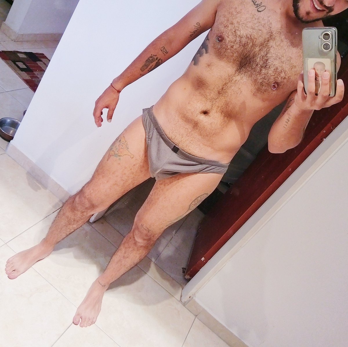 loganlegend3's tweet photo. Con o Sin ropa? https://t.co/MFJnQ1AGMG