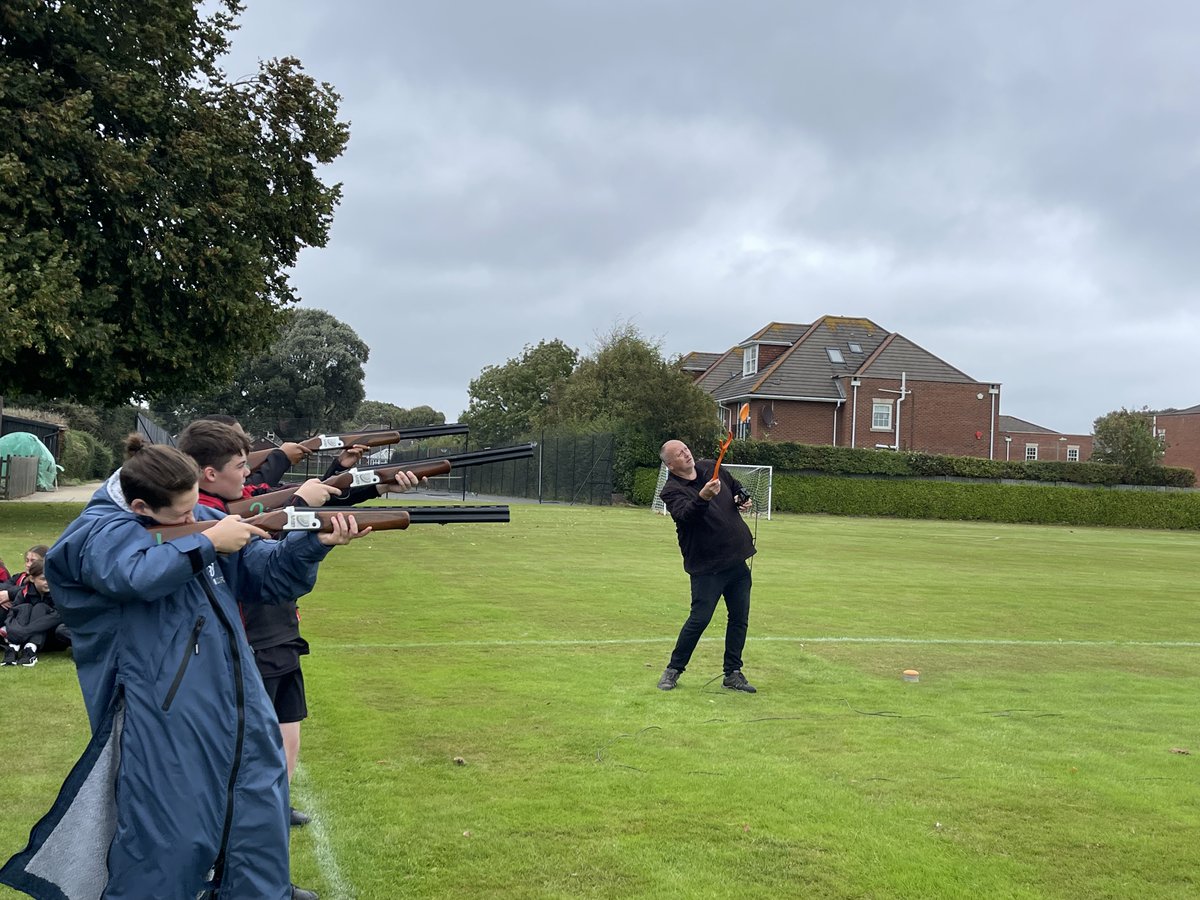 Our #durlstonyr9 had a great afternoon laser clay pigeon shooting. This high-tech sport uses invisible infrared beams and electronic discs. The pupils competed individually and in teams, and at the end of school parents were invited to try their hand too! #laserclaypigeon