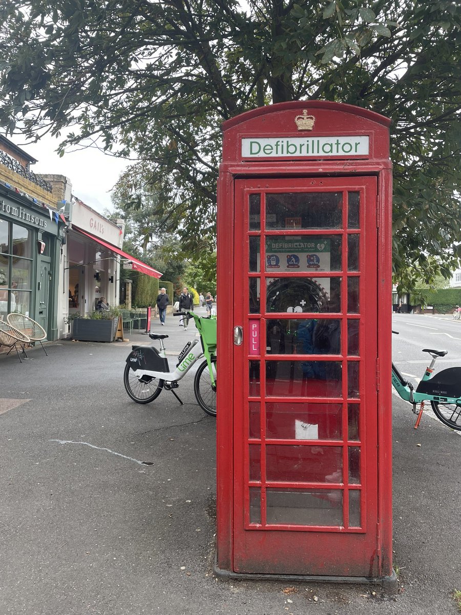 What an amazing use of an old telephone box 👏 #dulwichvillage #CPR #defibrillator