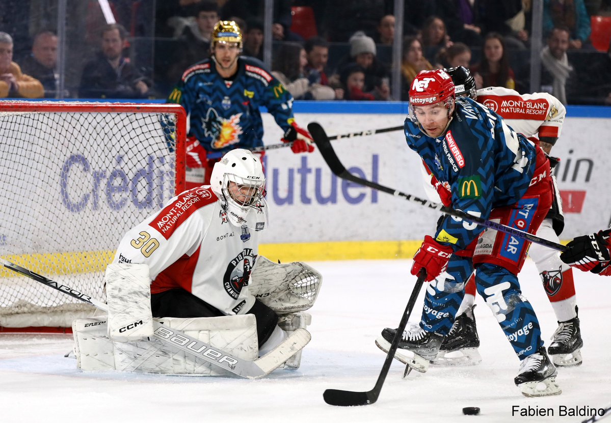 LigueMagnus's tweet photo. GRE 🐺 🆚 ⛏️ CHA
⌚️ 20h15
💻 @FANSEAT_FR
Les @bruleursdeloups vont tenter une troisième victoire et un troisième blanchissage de suite face aux @PionniersHockey 😀
📊 Grenoble n'a plus perdu à domicile contre Chamonix depuis 2016 !
#SLMHockey #GRECHA https://t.co/xoCKbLWGt3