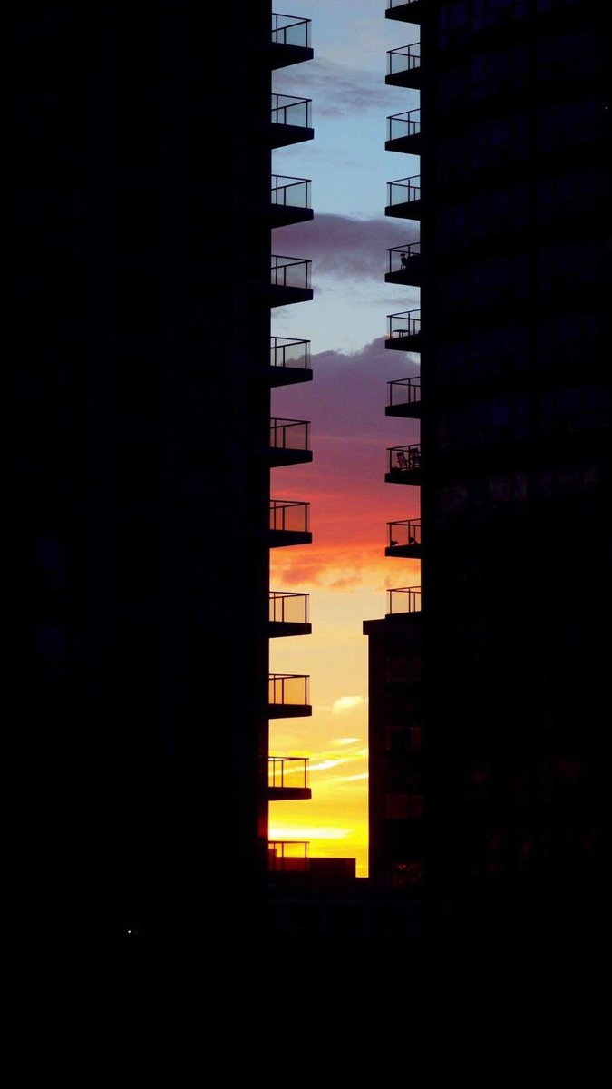 AlbumAura's tweet image. Name the album