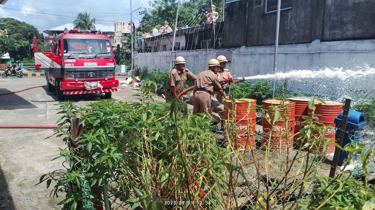 FireService_ANP's tweet photo. Mock Drill on Preparedness of Fire &amp; Natural Calamity was conducted at vulnerable places by the Fire Fighters of #FSChatham &amp; #FSRKPur.
 
Demonstration of Fire Extinguishers, Discharge of Foam and Rescue Exercise was conducted. https://t.co/D2siJD1cL0