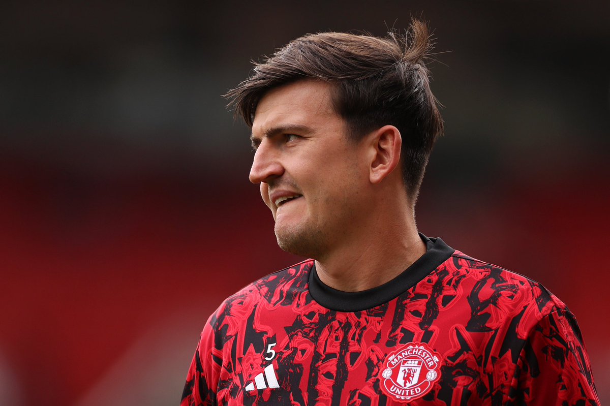 FabrizioRomano's tweet photo. Harry Maguire will miss out on the trip to Munich due to injury — he won’t be available. 🚨🔴 #MUFC https://t.co/G6aLCv0ps3