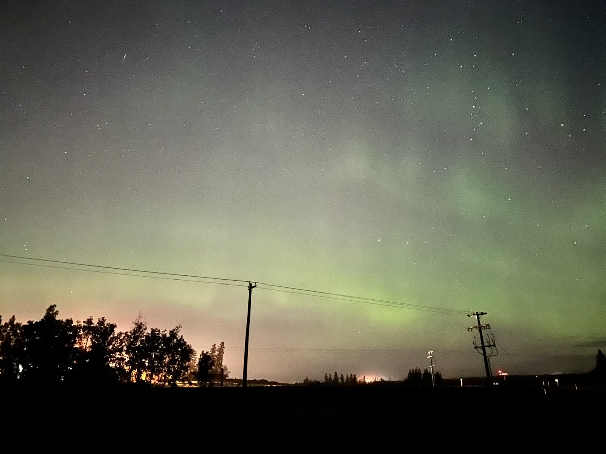 Aurora Borealis. @KMacTWN @WxMelinda21 @jwhittalTWN @MurphTWN @RhythmReetWx @nadinehp4 @idahung15 @NicoleKarkic @laurapowerwx @StormhunterTWN @LFB10 @weathernetwork @Sunny94FM #ShareYourWeather #Aurora Sept. 18, 2023. 9:10/10:23 p.m. mdt.