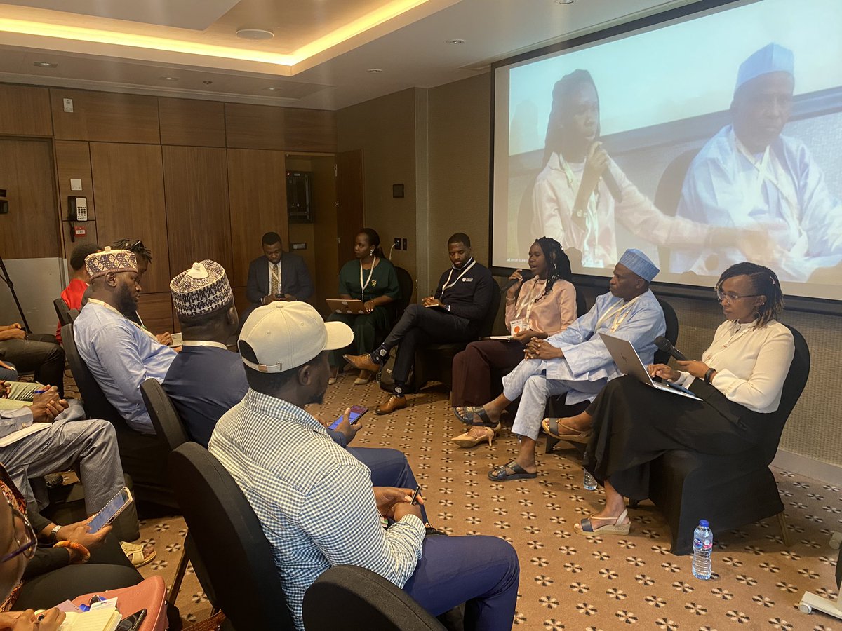 #AfricaIGF2023
Ongoing: 
Session by @ICTAdvocates, @APC_News, and @ITU on Capacity-building and an enabling policy and regulatory environment to empower communities to deploy. 
@YZYau @Msmiliza @kdiga @teemerh_beekay @FCDOGovUK @intgovforum @Africaigf @GIZAfricanUnion