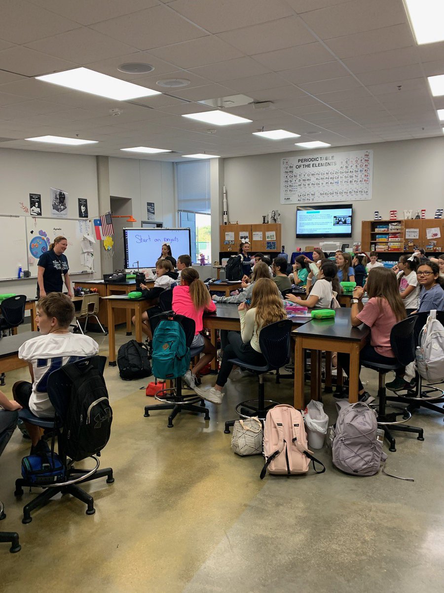 Mrs. Lewis’s room was packed this morning for her “study jam” before school. What a way to create community and coach them up with some fun before school! #PutMeInCoach #ScienceReview #ScienceIsFun #CreatingCommunity @BoerneISD @BISDScience @lanemoellendorf @mattwmyers