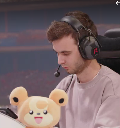 #newprofilepic 
I enjoyed being at stream in Barcelona although it probably didn't seem like it most of the times.😅But let's be honest, teddiursa was the star of the stream while I was playing.🐻