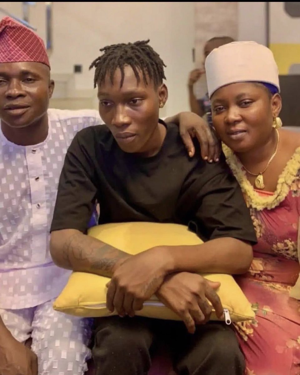 Gistloversblog1's tweet image. Hello tueh tueh, in the midst of all this chaos, I think we should pay attention to this Zino too, I think he is helpless, He is from the slum too as a matter of fact the mother still lives in the slum till tomorrow, if the parent are wise…1/7